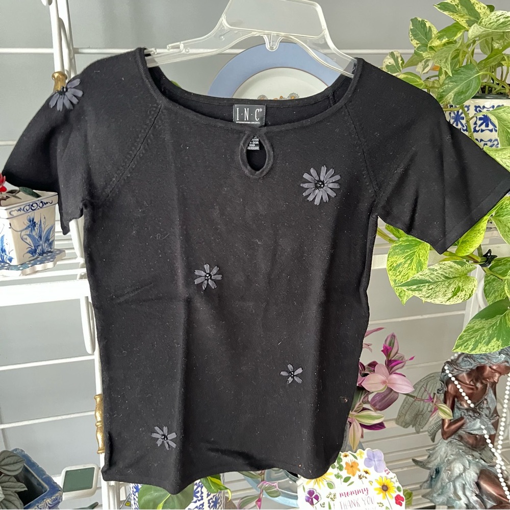 INC International Concepts Black Daisy Short Sleeve Top